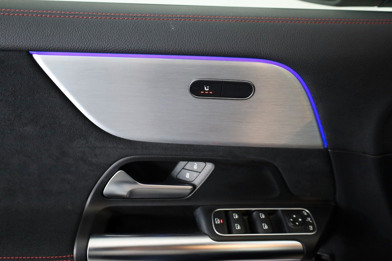 Fahrzeugabbildung Mercedes-Benz GLA 200, AMG-line, T.Leder,Navi,LED,SH,Kamera