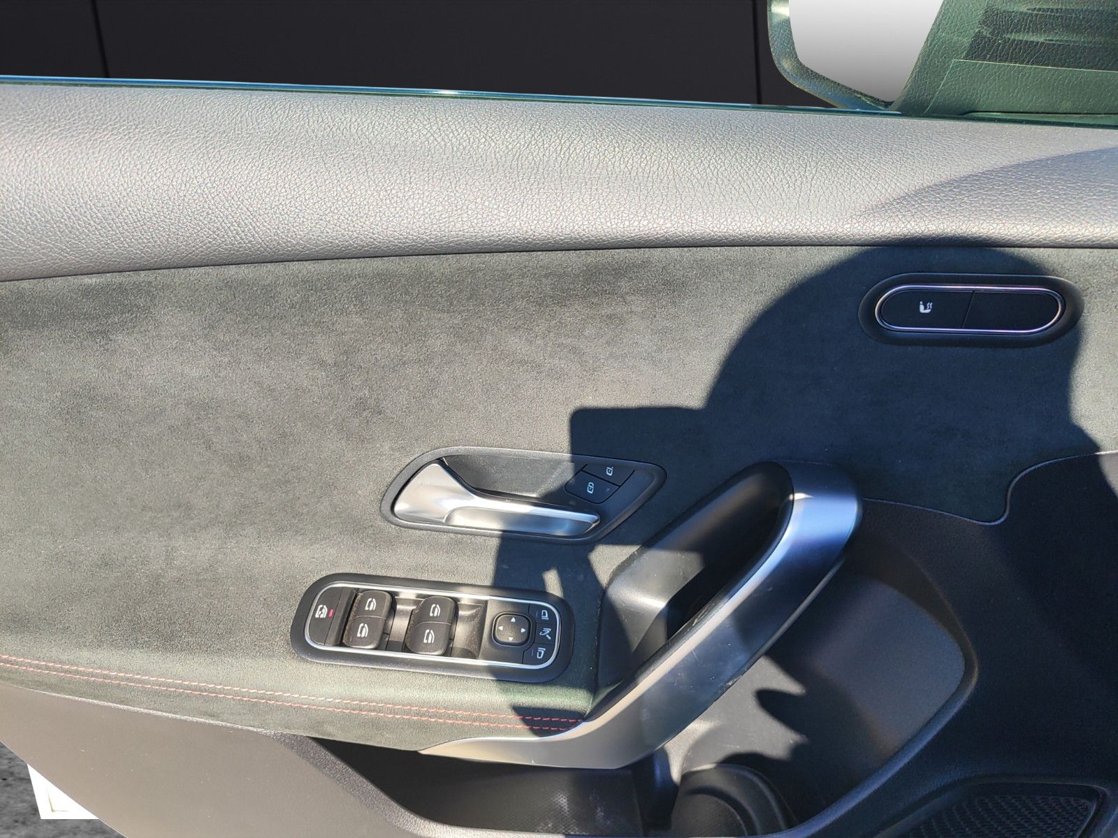 Fahrzeugabbildung Mercedes-Benz A180*AMG-Line*Automatik*Navi*LED*Ambiente*Pano*