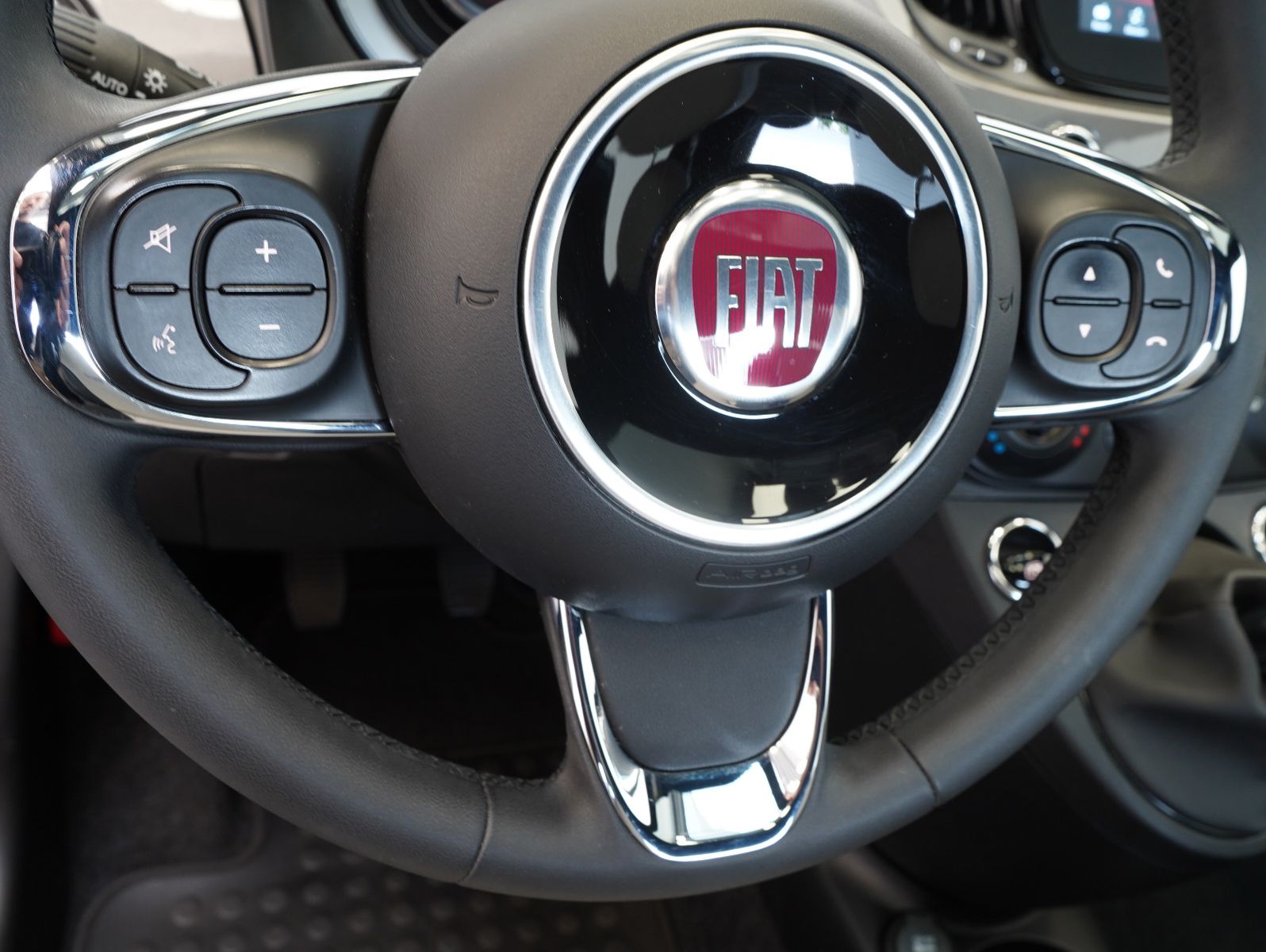 Fahrzeugabbildung Fiat 500 1.0 Mild Hybrid Dolcevita PANO