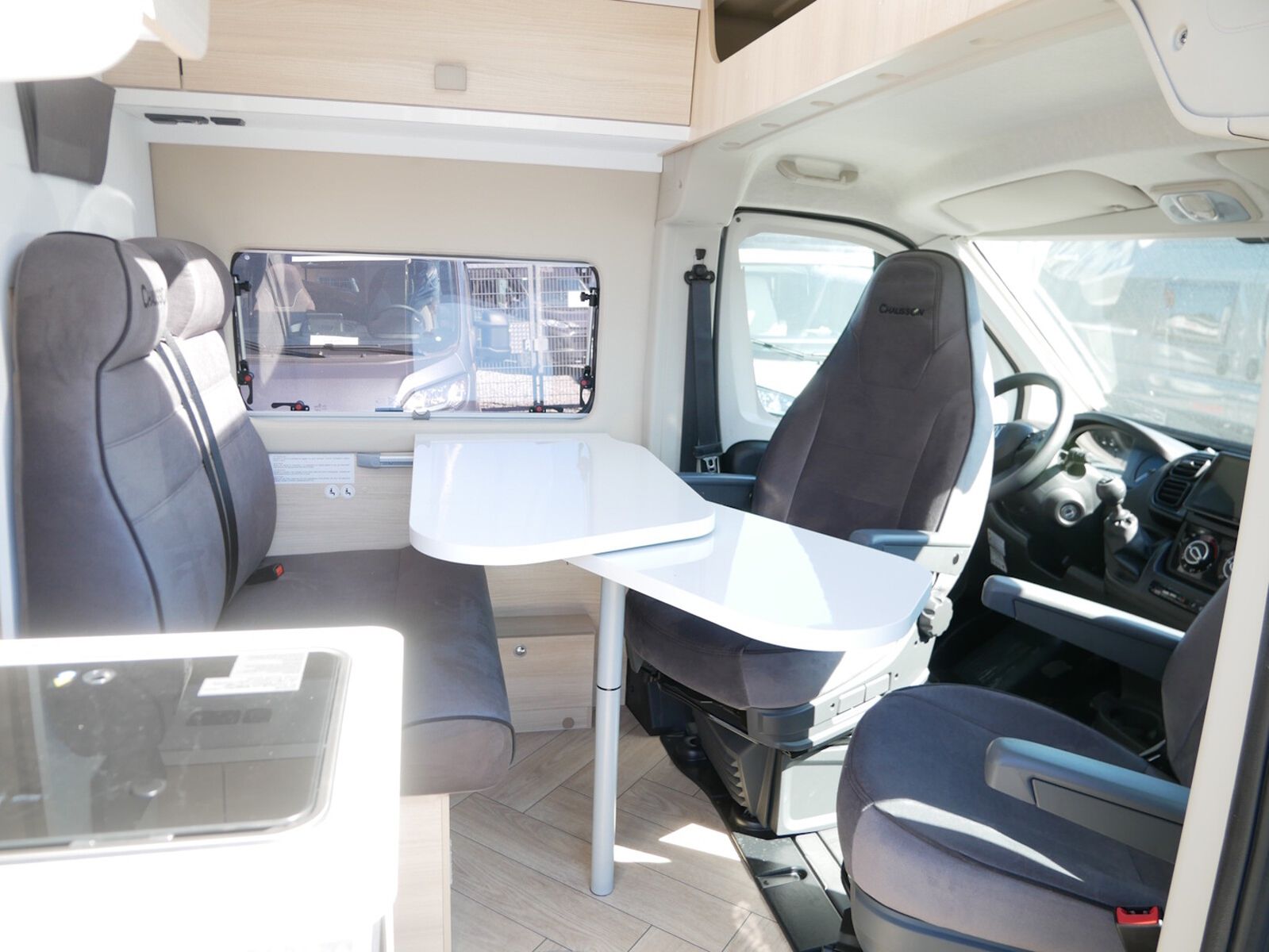 Fahrzeugabbildung Chausson Van First Line V594L Dörr Black-Edition exklusiv