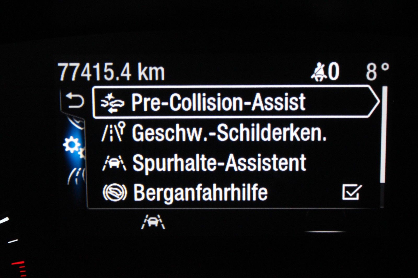 Fahrzeugabbildung Ford Focus Titanium DAB CAM ParkAssistent SHZ FSH uvm