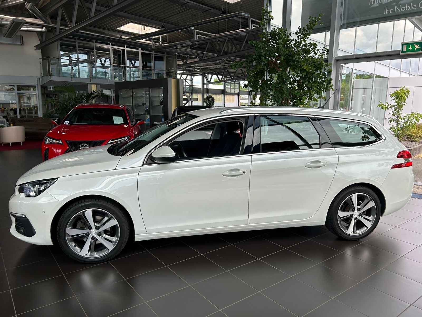 Fahrzeugabbildung Peugeot 308 SW Allure KLIMA LED NAVI  ALU