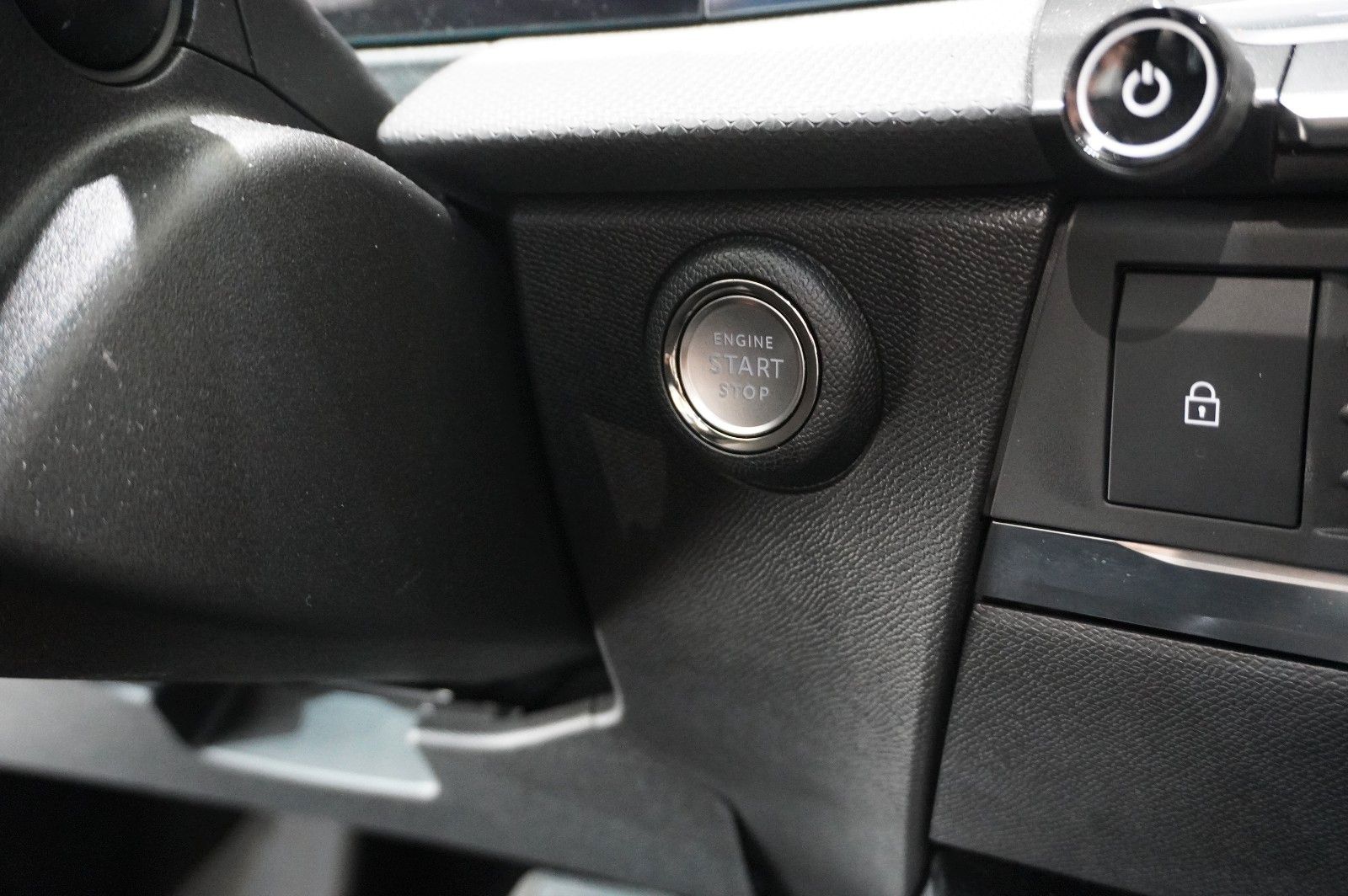 Fahrzeugabbildung Opel Astra L ST 1.2T GS SPORT NAVI/LED/360°/PANO./HUD