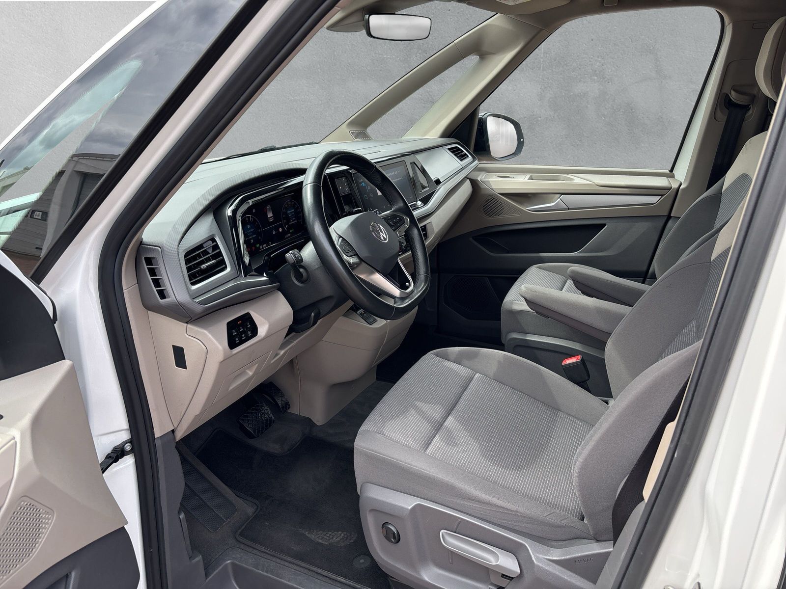 Fahrzeugabbildung Volkswagen Multivan 1.4 TSI eHybrid LR DSG AHK RFK App-Conn
