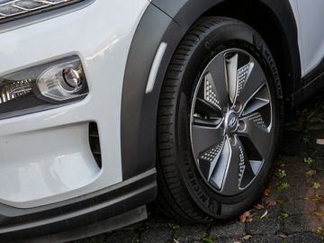 Hyundai Kona Premium Elektro 2WD Fahrassistenz-Paket