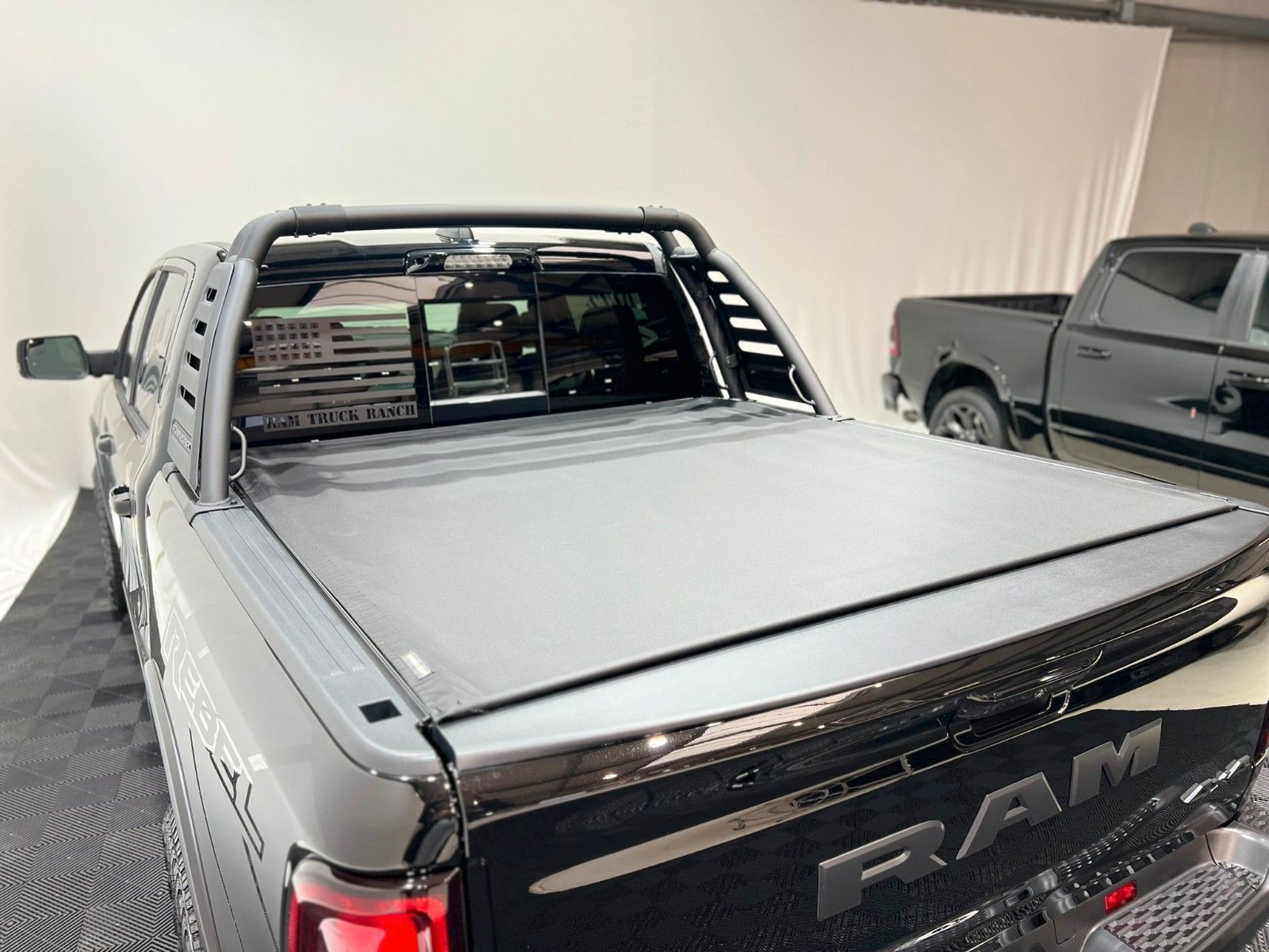 Fahrzeugabbildung Dodge RAM 1500 Rebel Night Premium 3.0L MY25 RTR Umbau