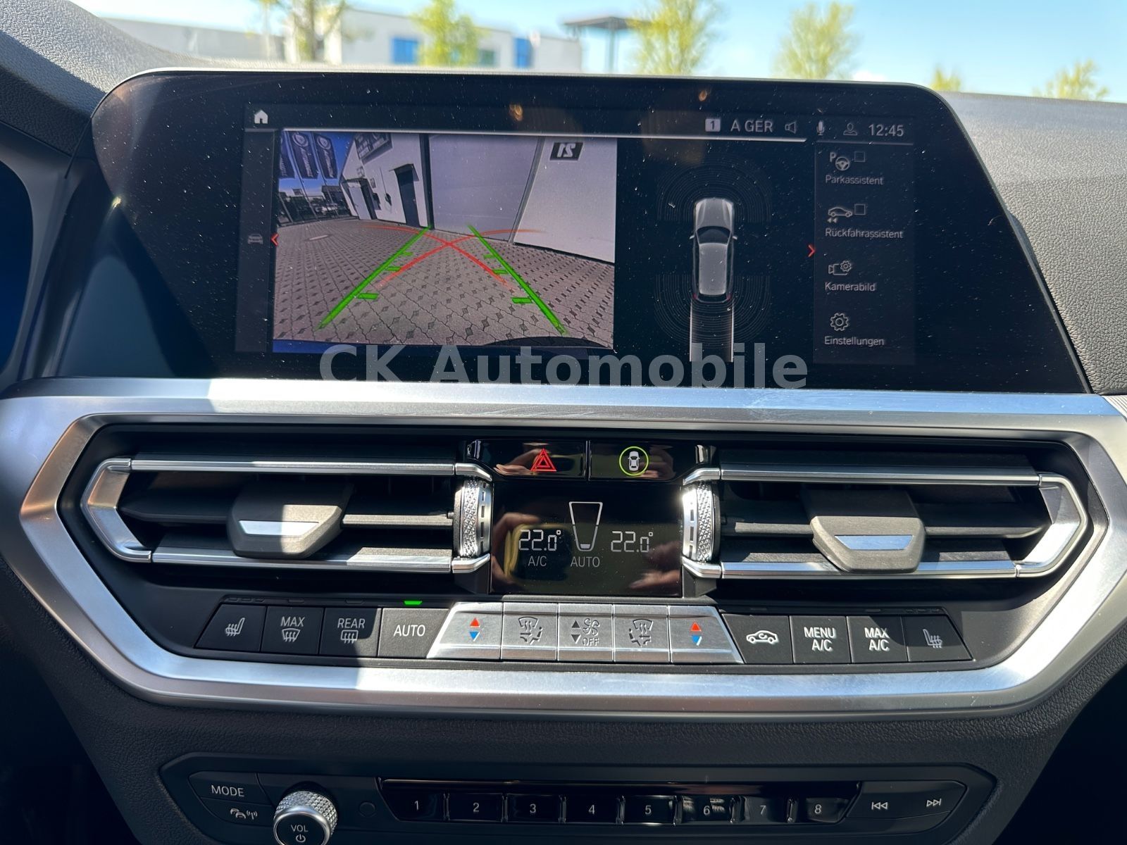 Fahrzeugabbildung BMW 318d Touring Sport-Line/Shadow-Line/Navi/Laser