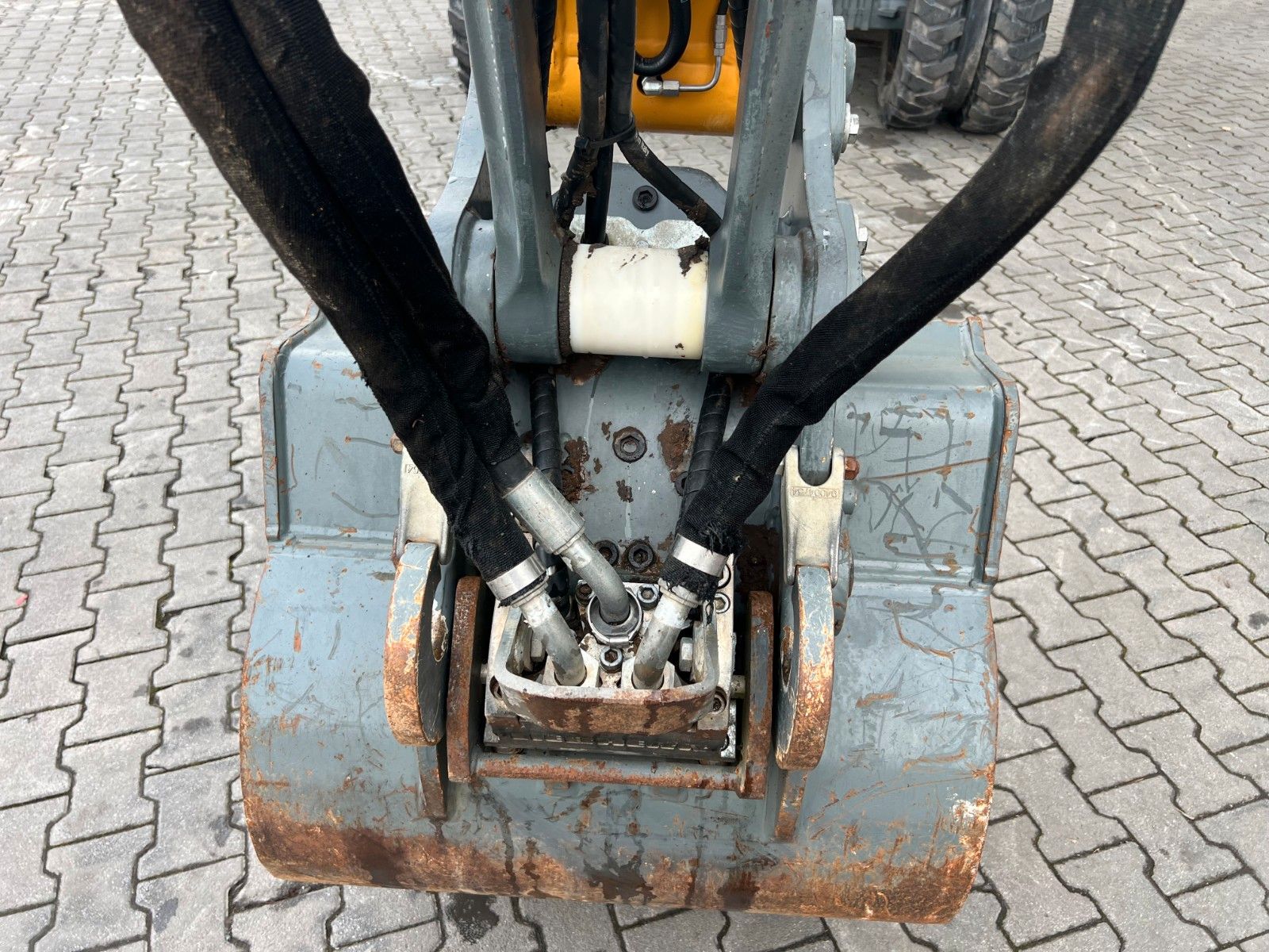 Fahrzeugabbildung Liebherr A 910 C Litronic / 2.381h / SW33