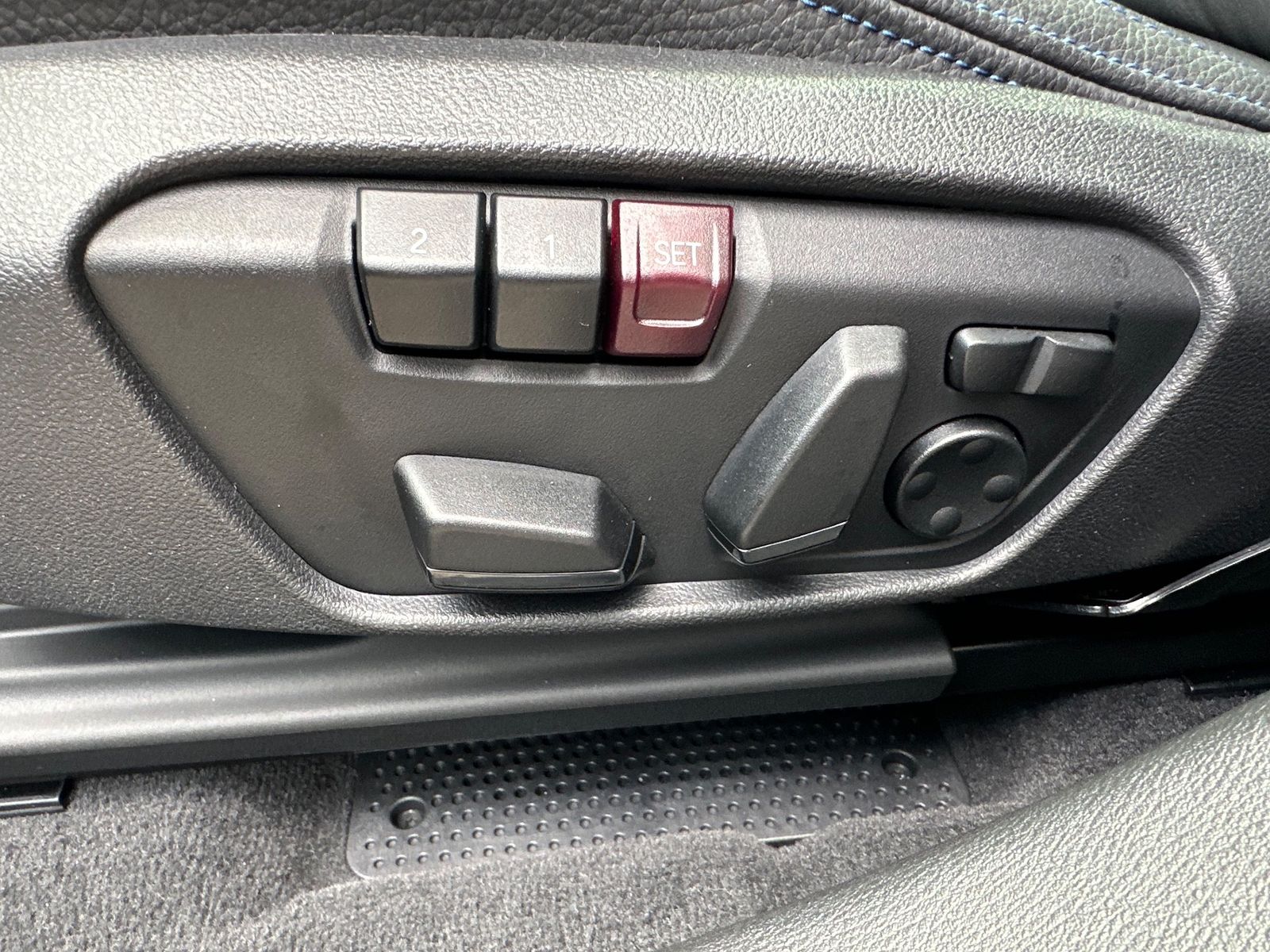 Fahrzeugabbildung BMW X2 M35i NAV+LED+PANO+HUD+KAM+SHZ+PDC+DAB+KLIMA