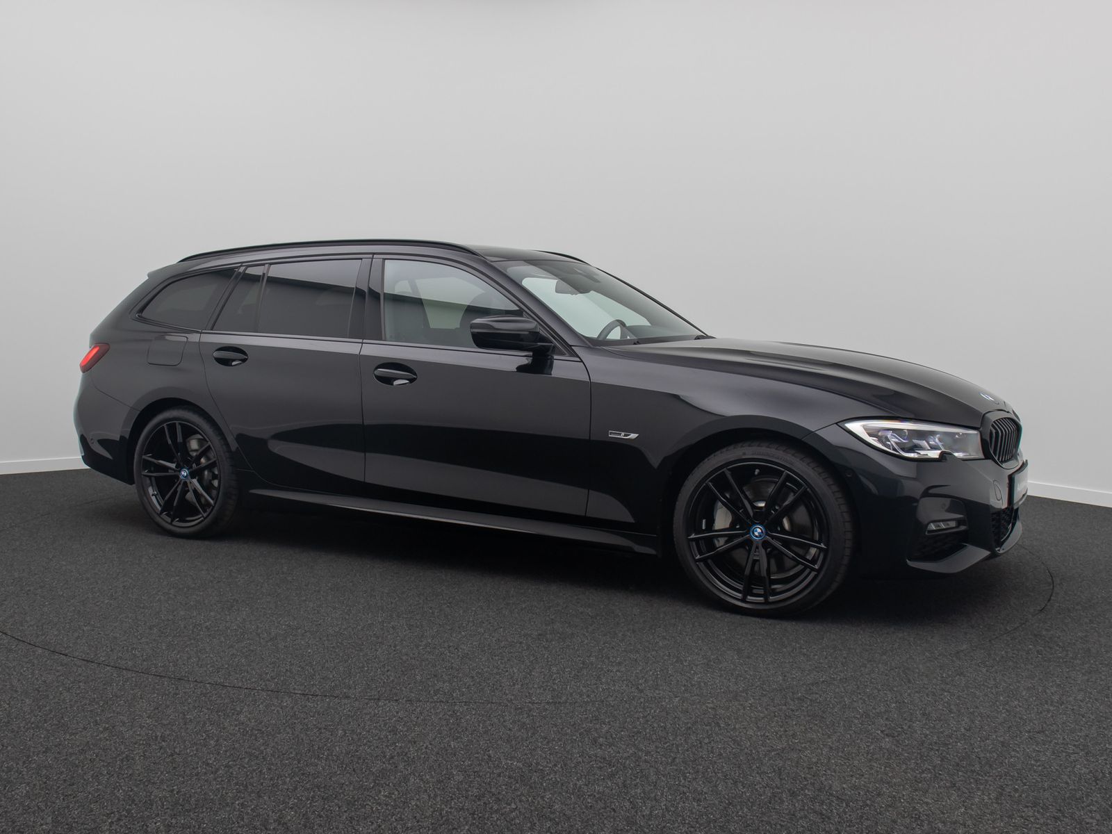 Fahrzeugabbildung BMW 330e M Sport DAB Laser HUD AHK Kamera Panorama