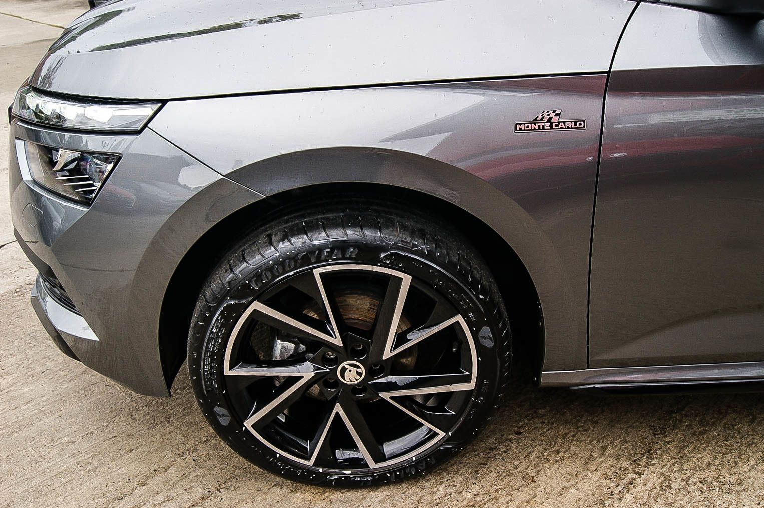 Fahrzeugabbildung SKODA Kamiq 10TSI Monte Carlo PANORAMA LED ANHÄNGERKPG