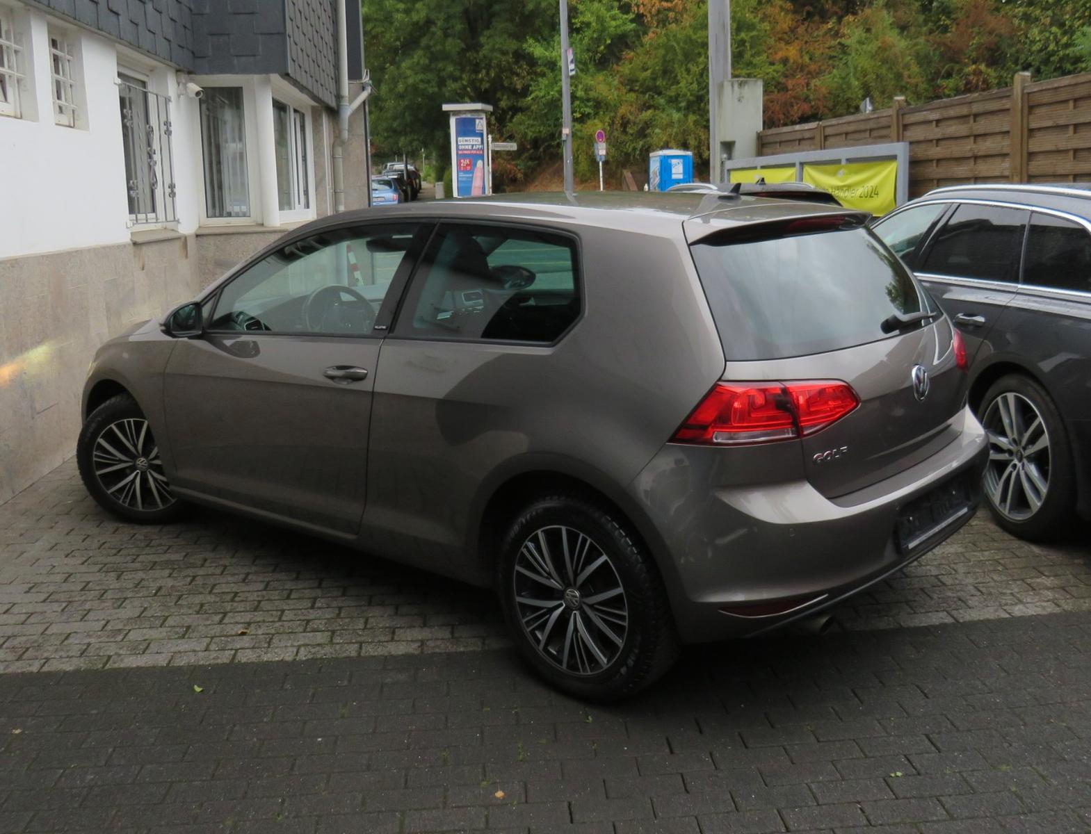 Volkswagen Golf VII Lim. Allstar DSG / ACC/AHK/DAB/Standhzg