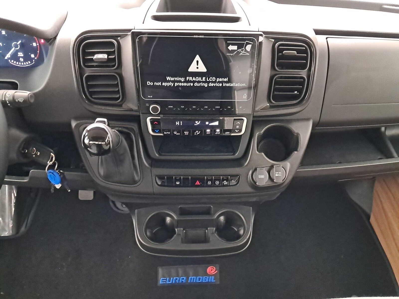 Fahrzeugabbildung Eura Mobil Integra I 760 EF Luminary Plus Paket