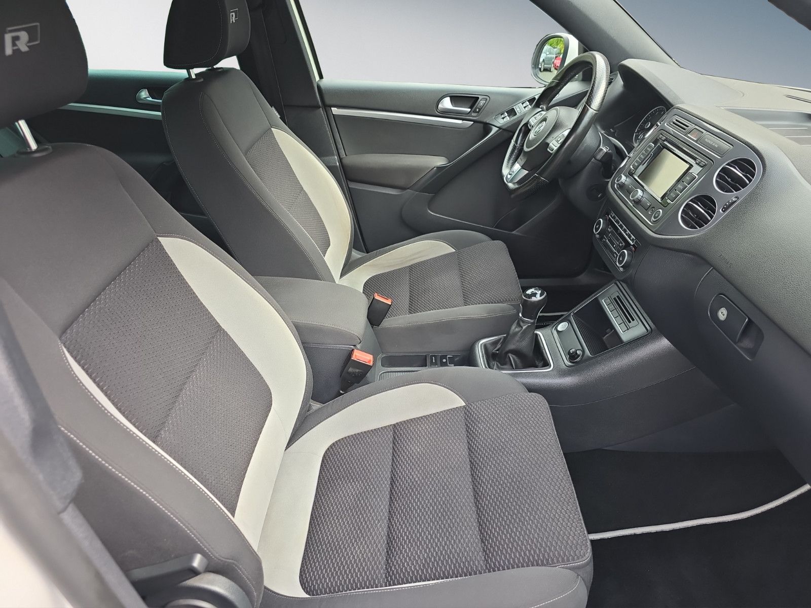 Fahrzeugabbildung Volkswagen Tiguan R-Line+KAMERA+NAVI+TÜV+INSPEKTION NEU ''