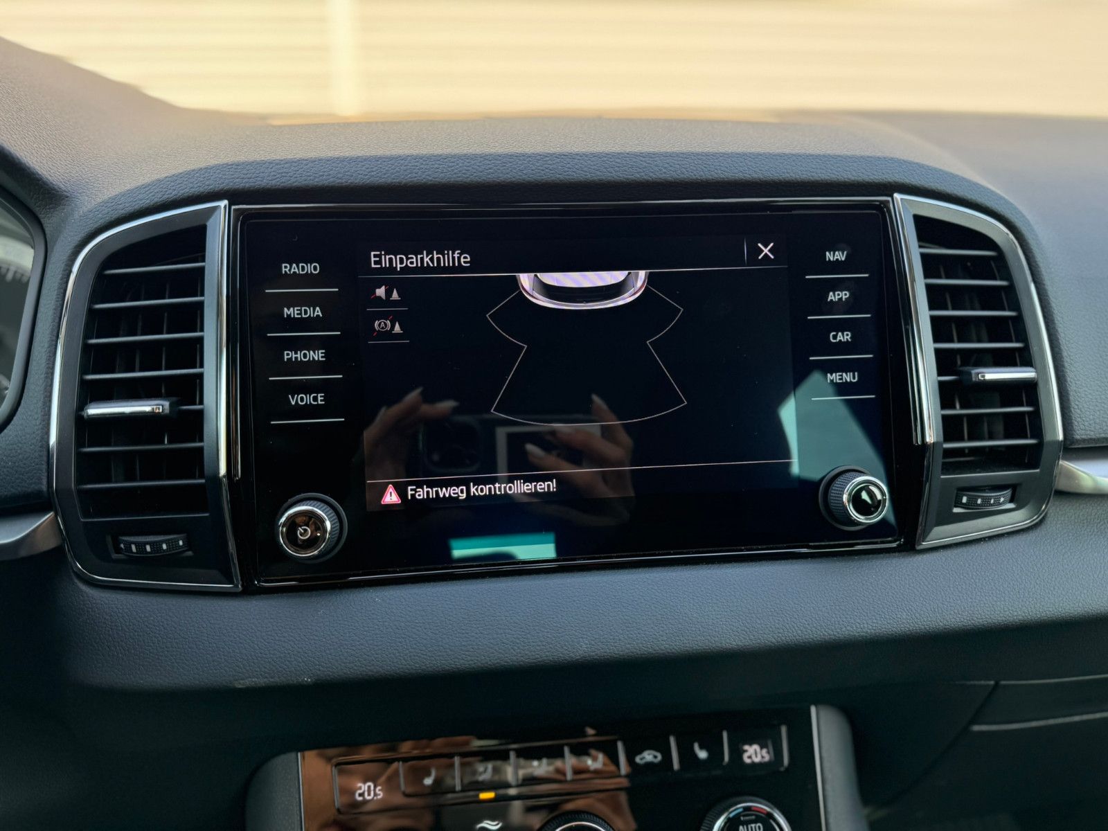 Fahrzeugabbildung SKODA Karoq Ambition 1.0 TSI Tempomat LED SHZ