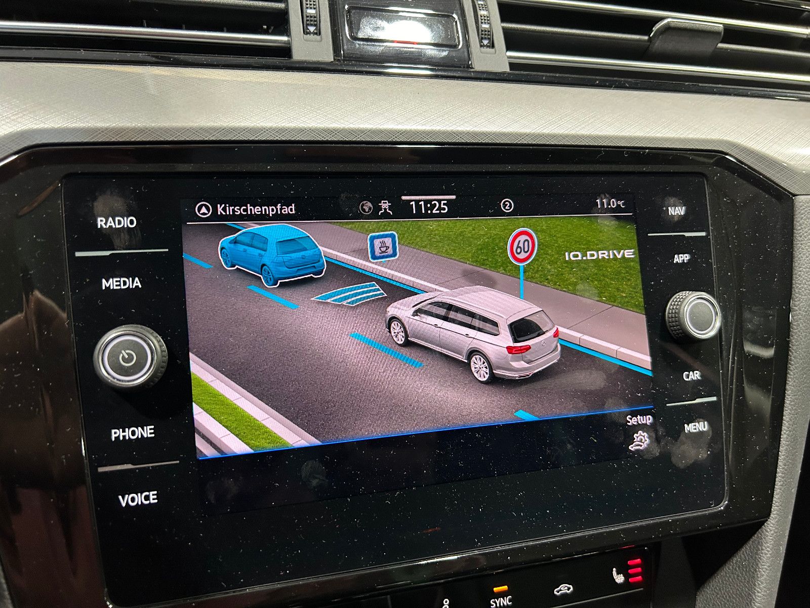 Fahrzeugabbildung Volkswagen Passat Variant Business/APPLE/8-FACH/ACC/KAMERA/
