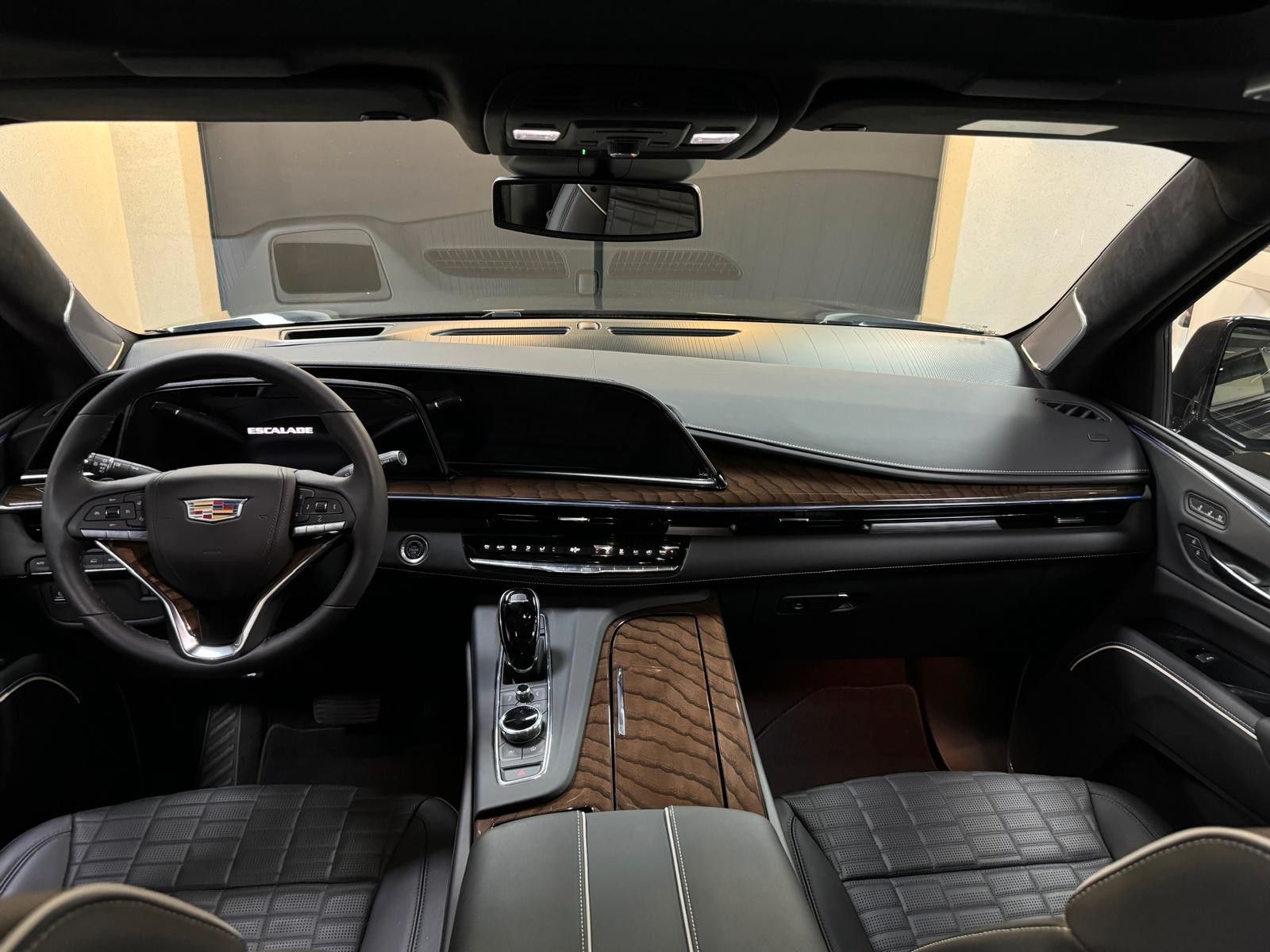 Fahrzeugabbildung Cadillac ESCALADE SPORT-PLATINUM 6.2 V8 -NIGHT VISiON 3 J
