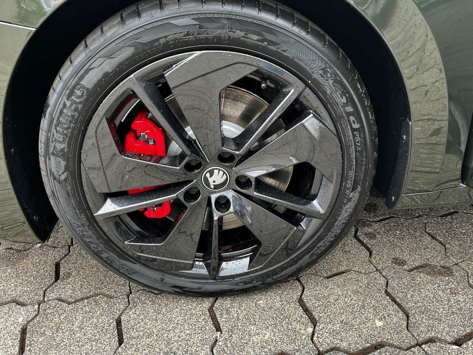 Fahrzeugabbildung SKODA Octavia Combi 2.0 TSI RS AHK NAV PANO 18"