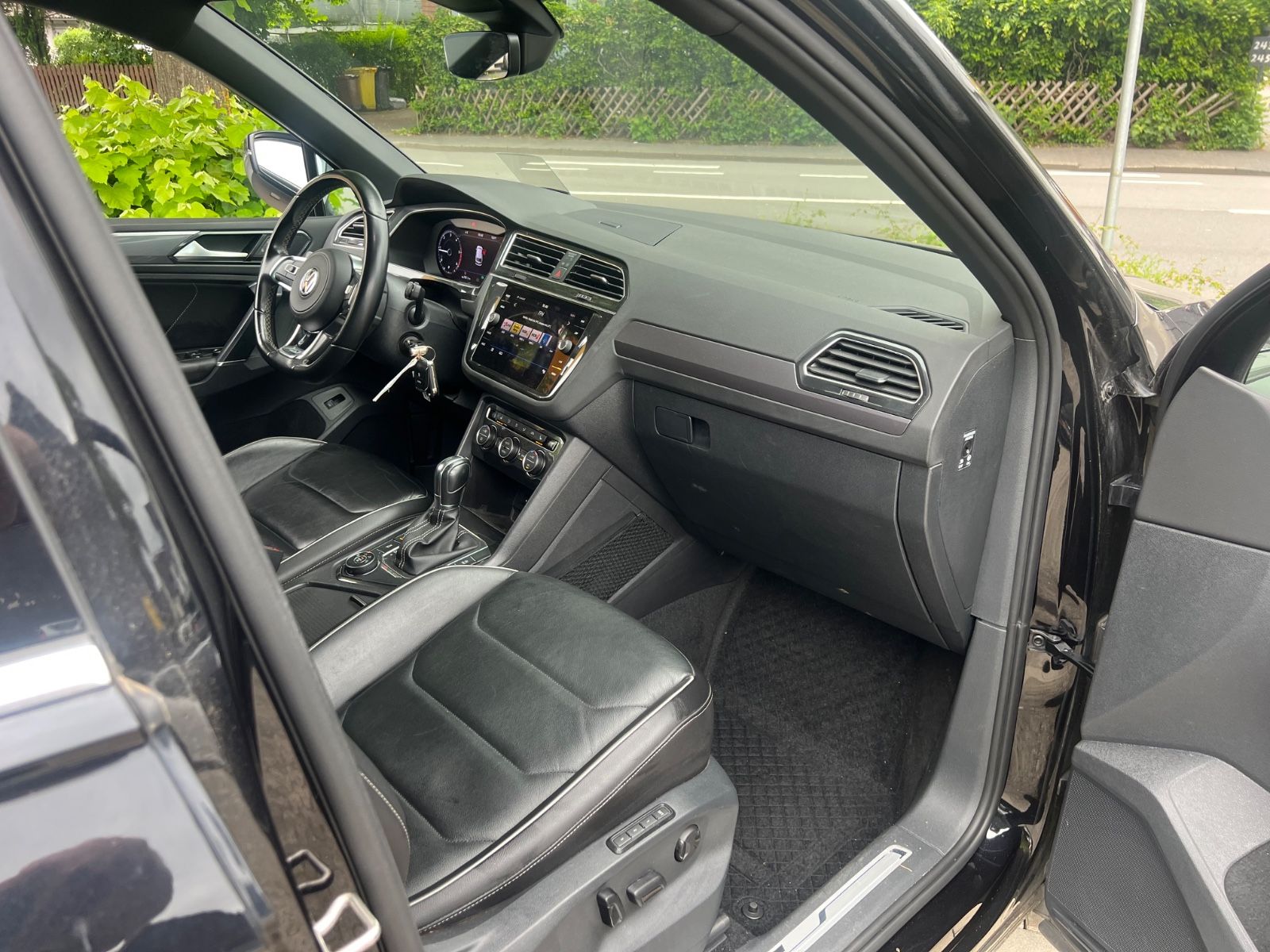 Fahrzeugabbildung Volkswagen Tiguan Highline DSG 4Motion R line
