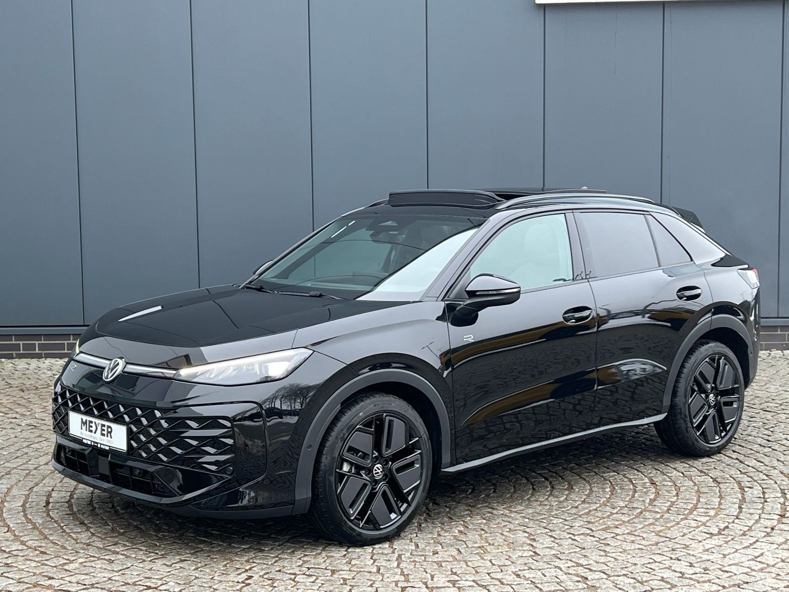 Fahrzeugabbildung Volkswagen T-Roc R-Line 1.5 eTSI DSG *Neues Modell, AHK, Pa
