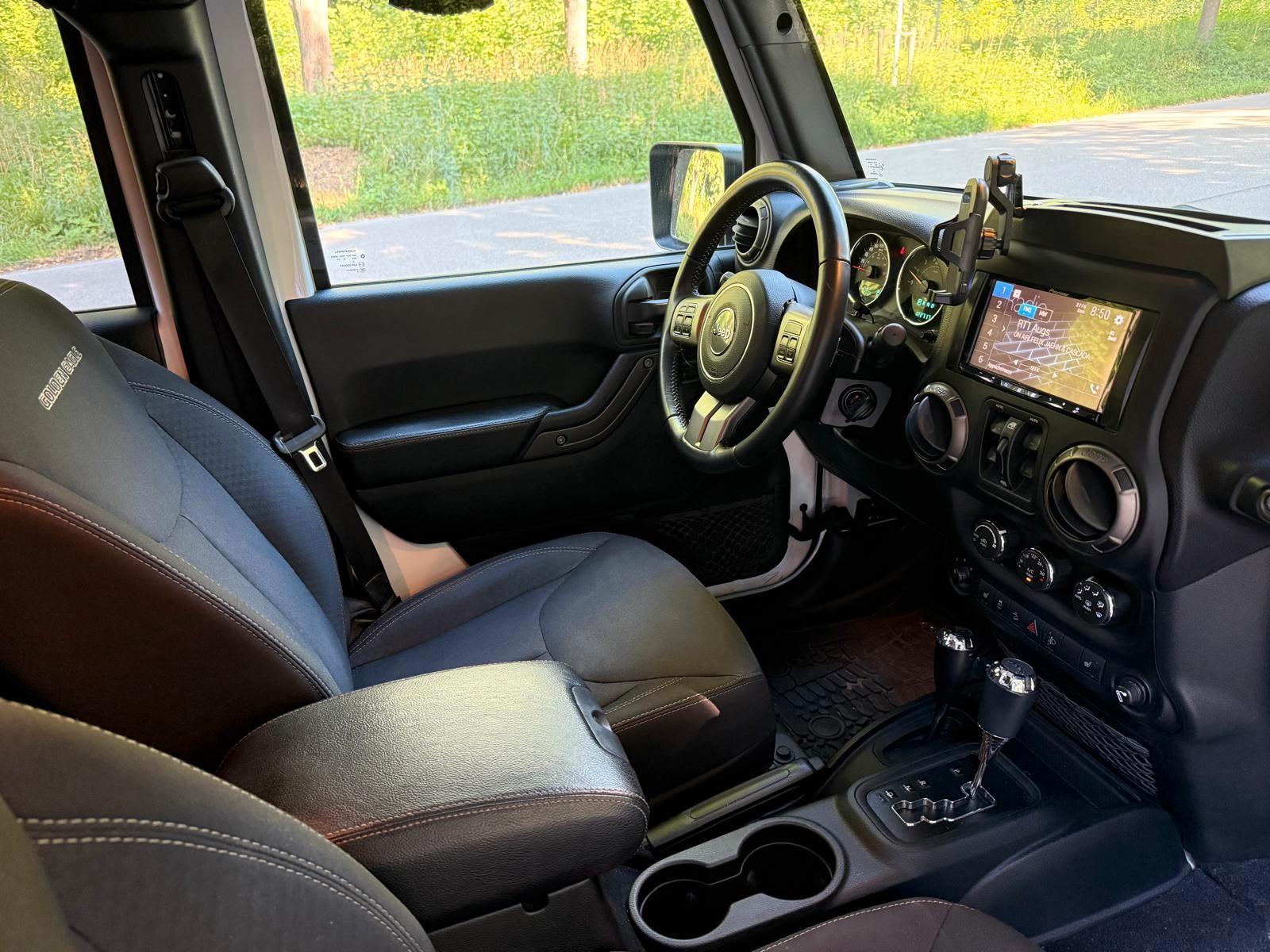 Jeep Wrangler Unlimited Sport 3.6 V6 284ch - 1 ère main - Carnet entretien - Toit ouvrant - Sièges chauffants