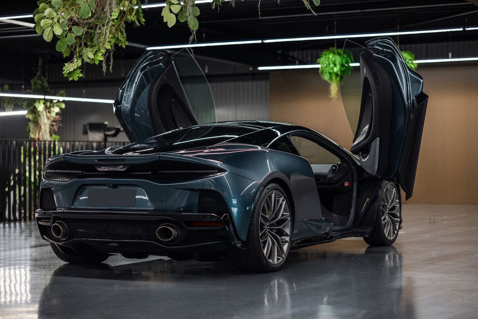 McLaren GT 4.0 V8 Btw auto, (€ 123.925,62 Ex B.T.W) B&W