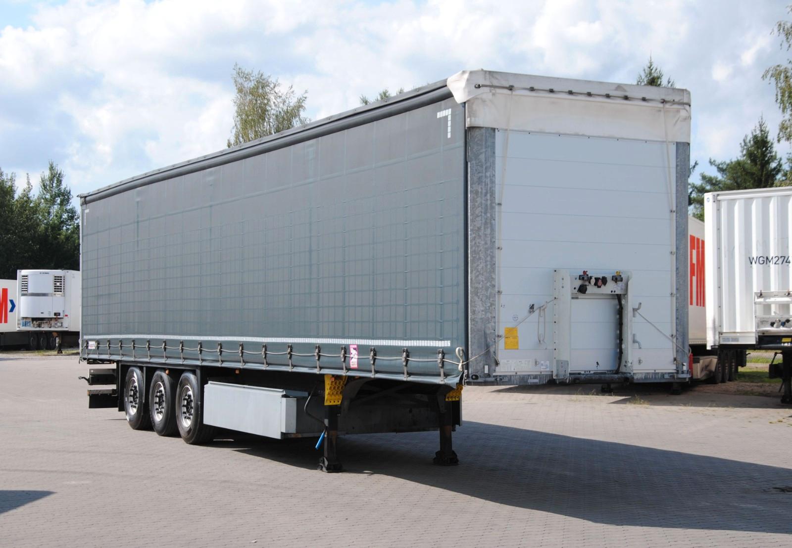 Schmitz Cargobull Lifting axle x2, pallet box