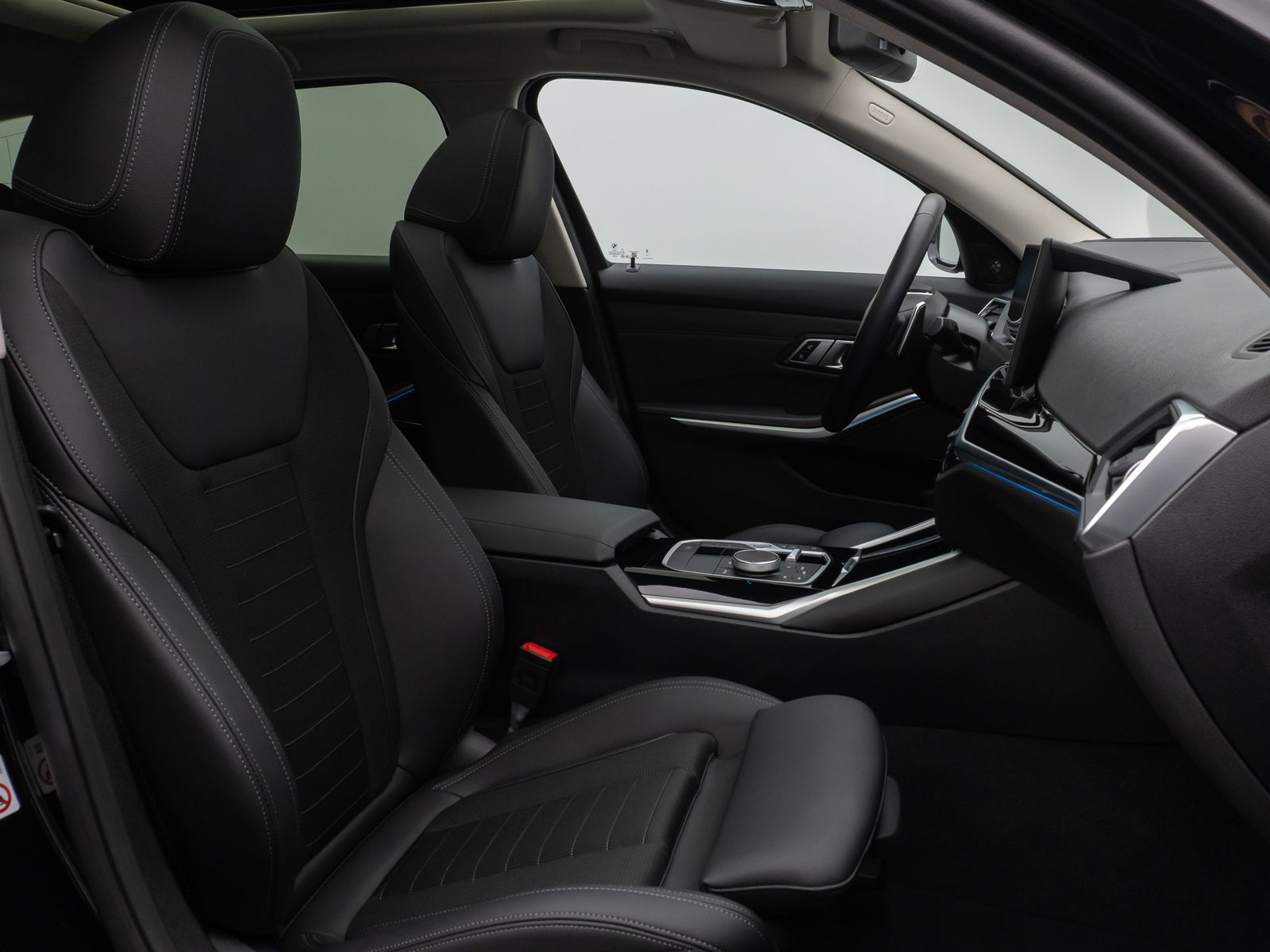 Fahrzeugabbildung BMW 330e xD Panoram Kamera HUD DAB H/K Stop&Go Sport