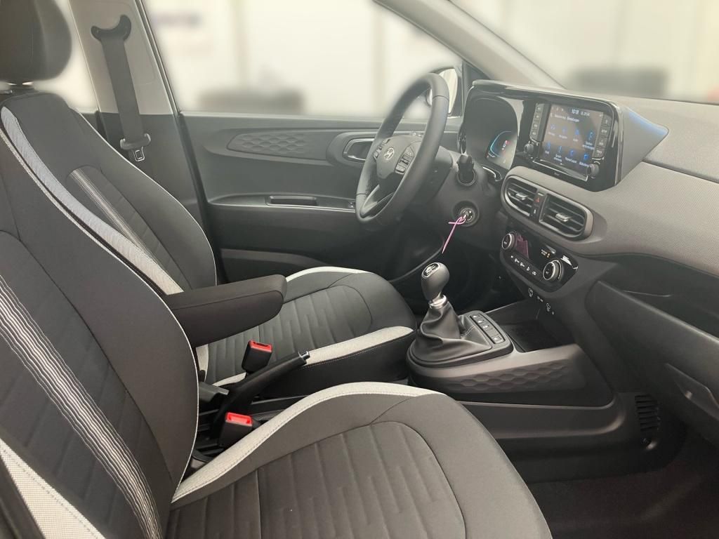 Fahrzeugabbildung Hyundai i10 Navi SHZ KAM PDC SpurH
