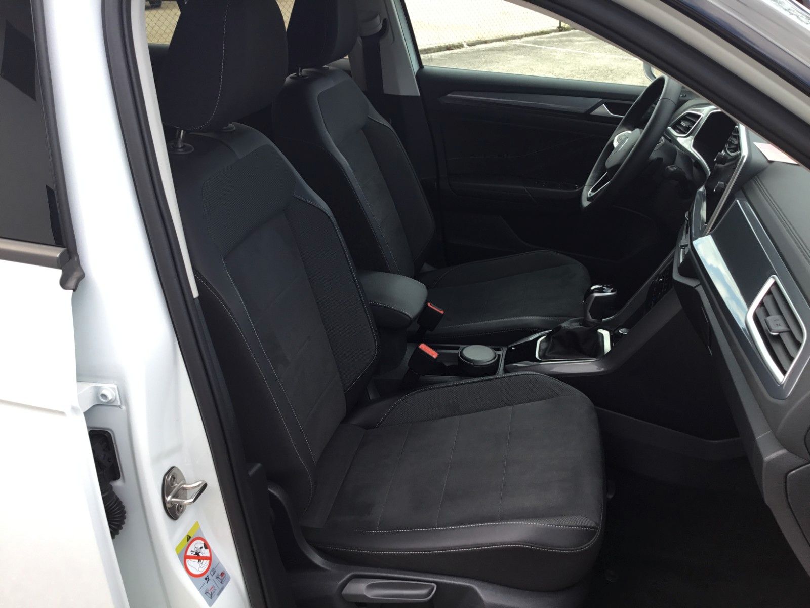 Fahrzeugabbildung Volkswagen T-Roc 1.5 TSI DSG Style+ACC+MatrixLED+Kessy+Navi