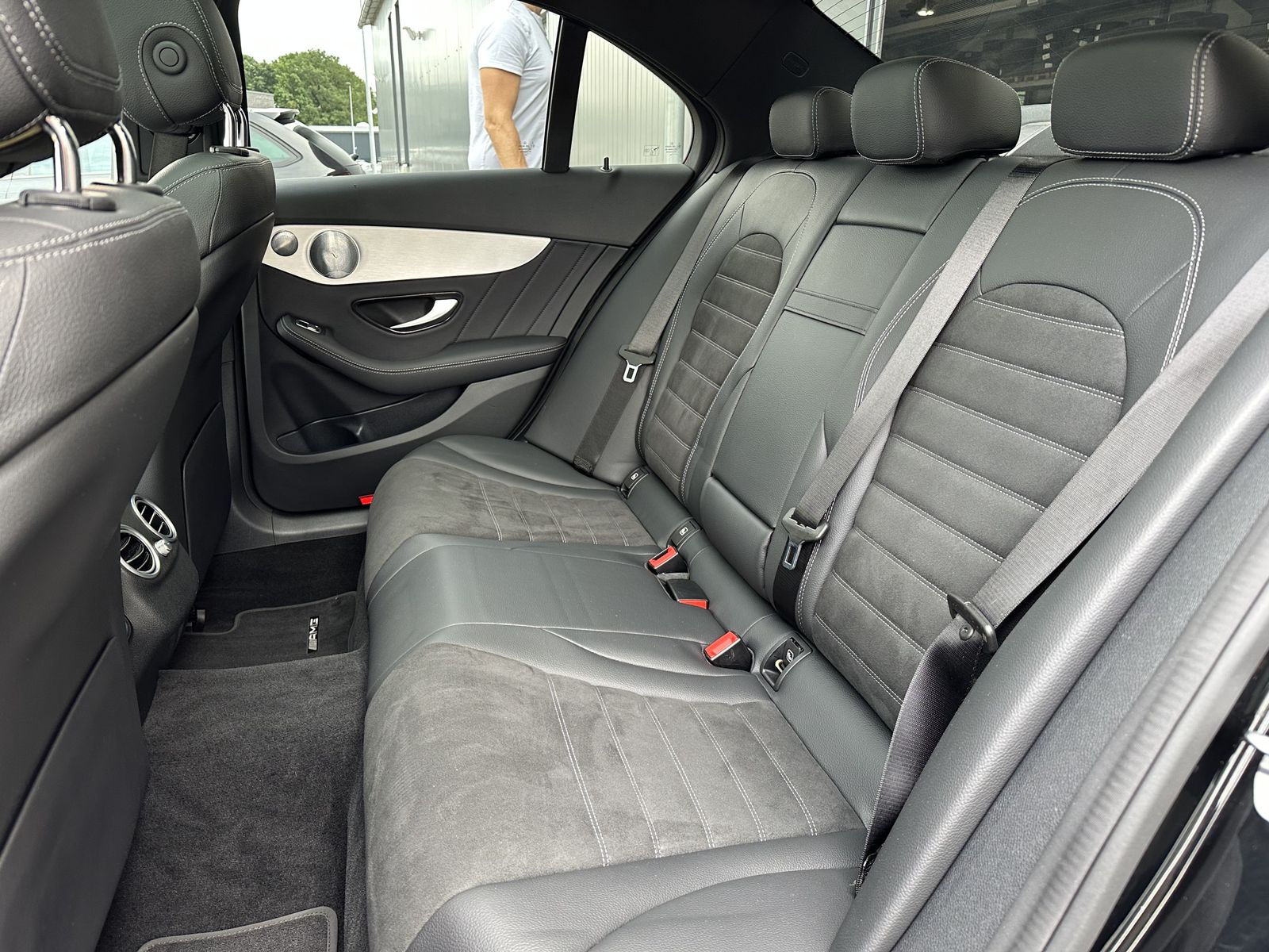 Fahrzeugabbildung Mercedes-Benz C 220d AMG-Line NAV+LED+AHK+PANO+19ZO+DISTRONIC