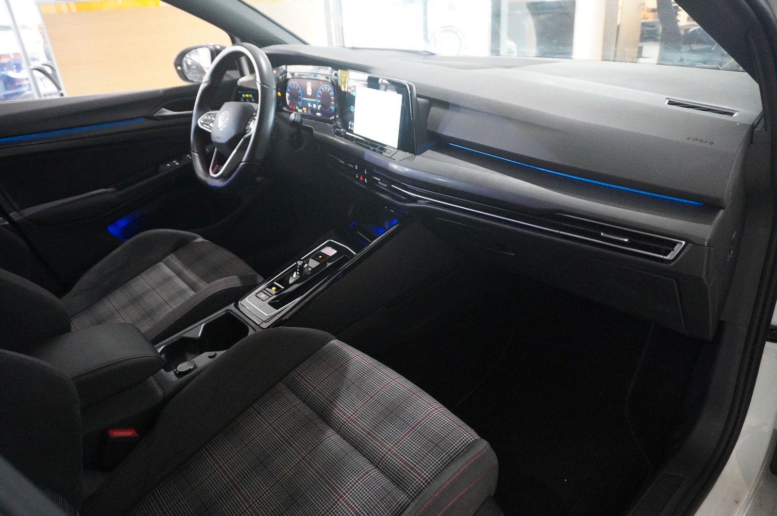 Fahrzeugabbildung Volkswagen Golf VIII Lim. 2.0 TSI GTI DSG NAVI/LED/KAMERA