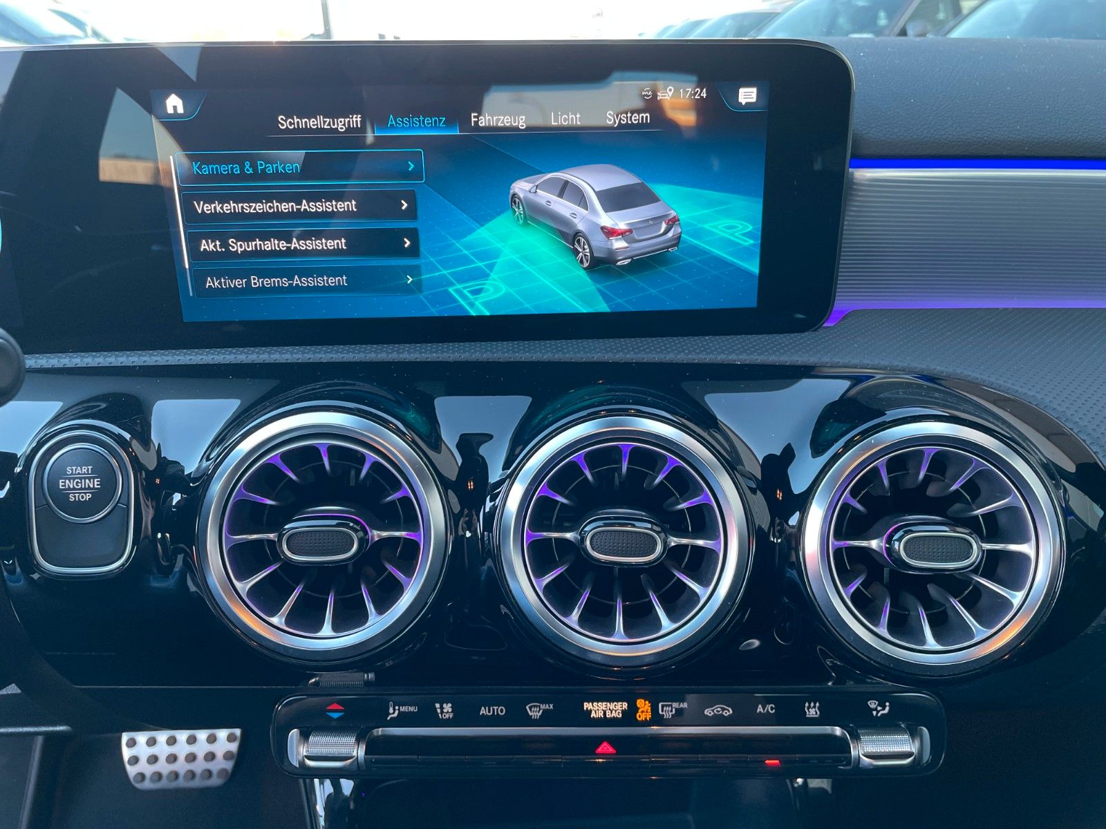 Fahrzeugabbildung Mercedes-Benz A 250e Limo+AMG+Ambiente+RFK+19Zoll+MBUX+LED+