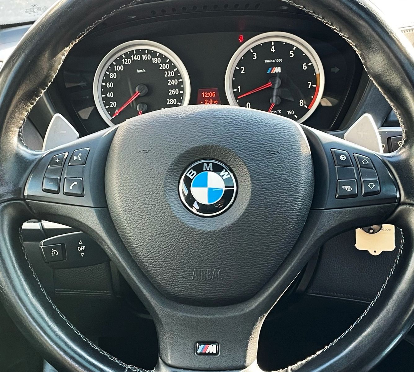 Fahrzeugabbildung BMW X6 M LEDER HUD 360° SOFT-CL NAVI-PRO ALU 22" LED