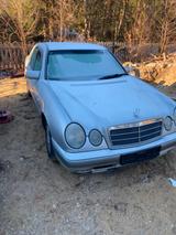 Mercedes-Benz Mercedes E220 - gebrauchte Mercedes-Benz E 220 aus dem Jahr 1998