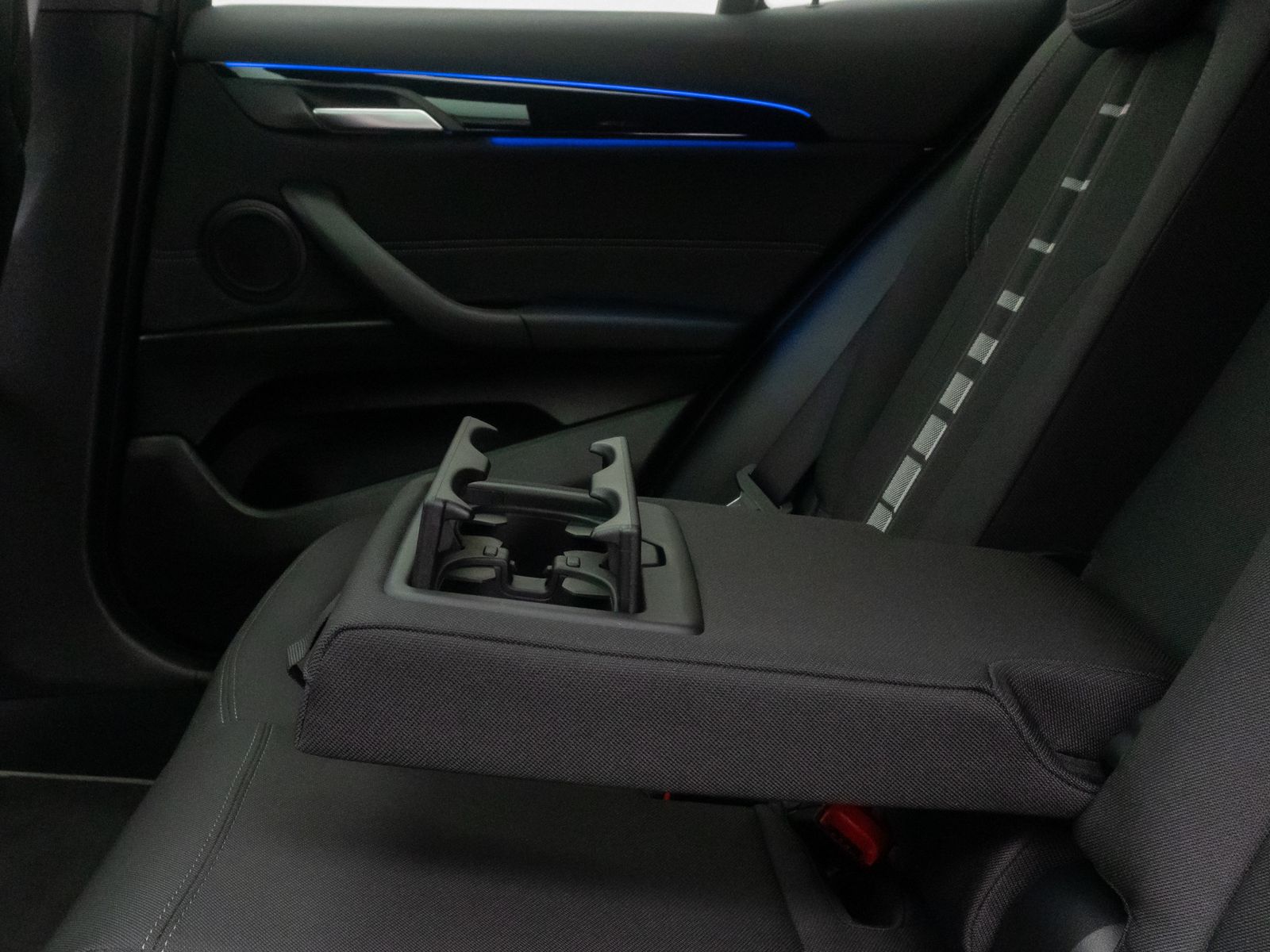 Fahrzeugabbildung BMW X2 sD18i Sport HiFi Kamera DAB Panorama 18Zoll