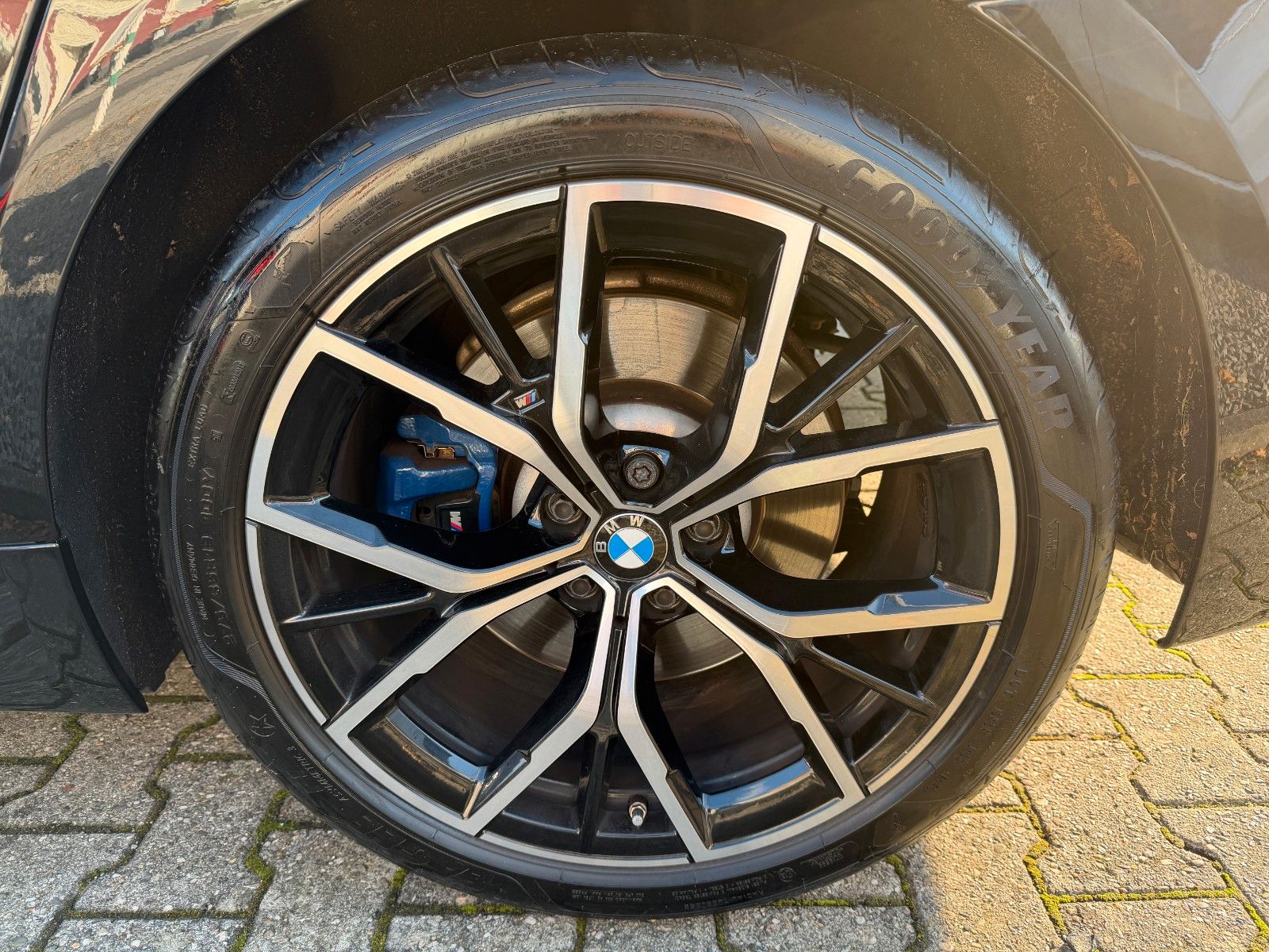 Fahrzeugabbildung BMW 530 d xDrive M SPORTPAKET STANDHEIZUNG KAMERA