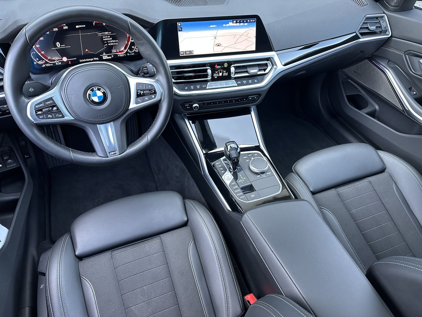 Fahrzeugabbildung BMW 330e Touring xDrive Sport Line NAV+LED+AHK+PANO