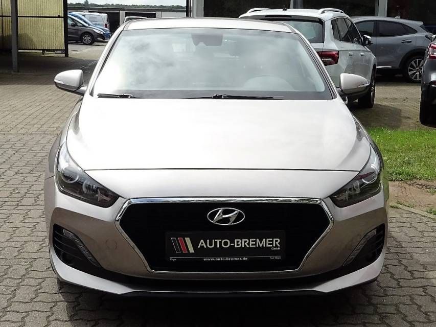 Fahrzeugabbildung Hyundai i30  Fastback  1,4 T-GDI
