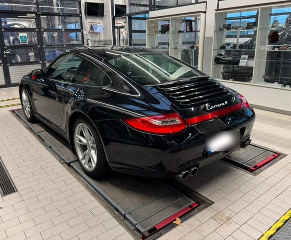 Porsche 911 / 997 II Carrera 4