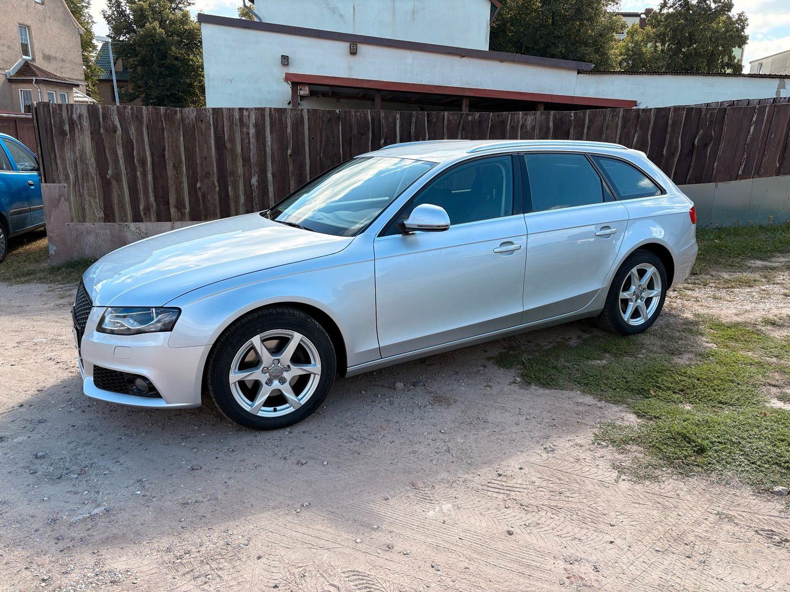 Audi A4 2009 — rear view