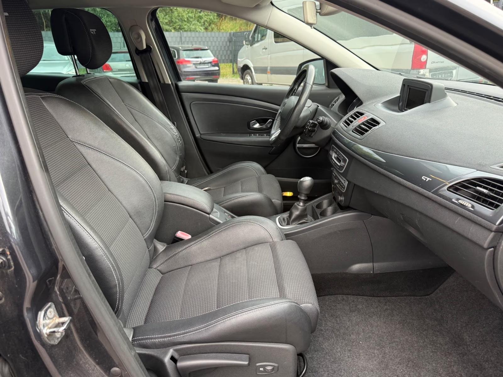 Renault Megane 2011 — photo 14