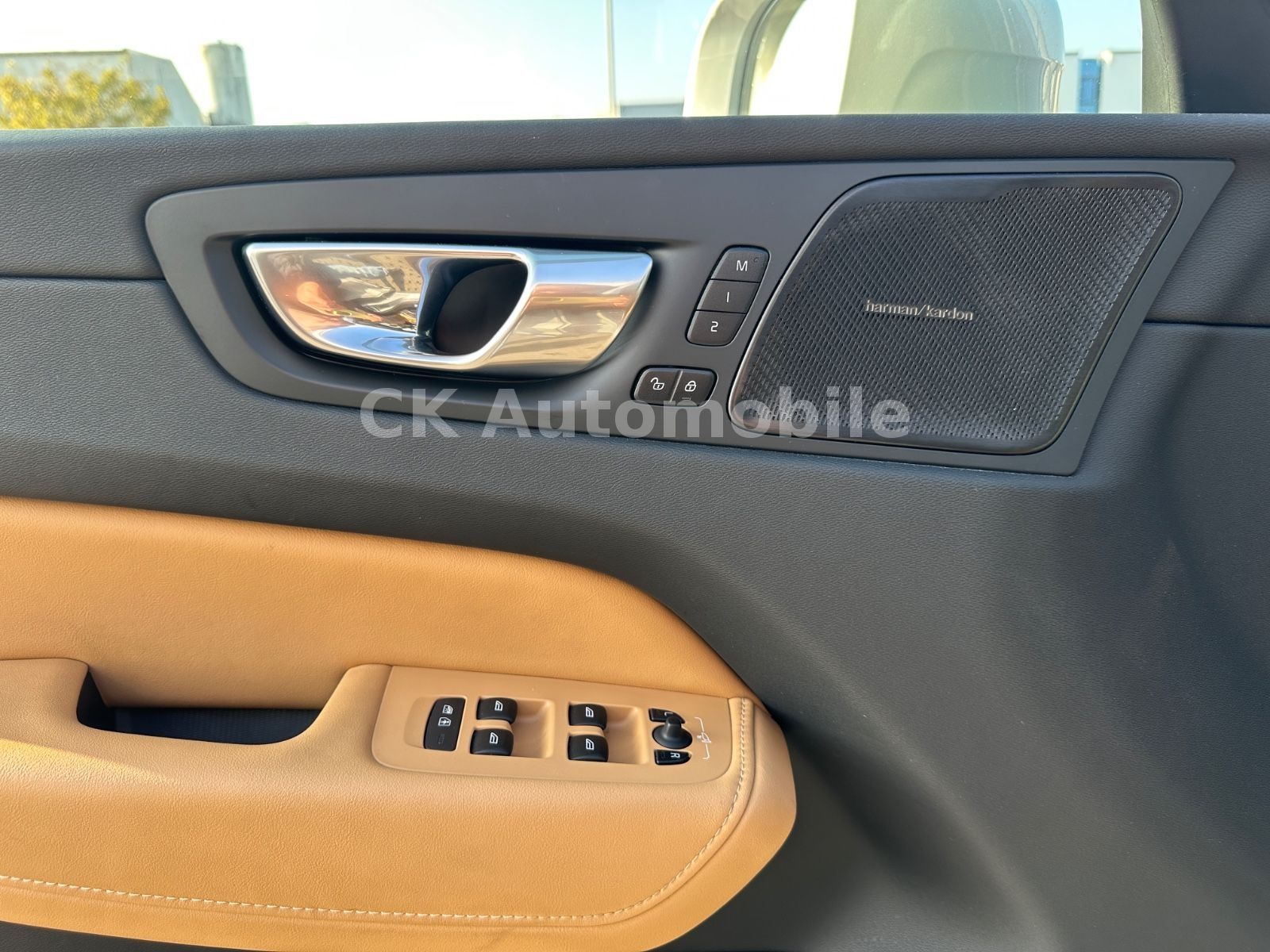 Fahrzeugabbildung Volvo XC60 B5 UltimateBright AWD/Head-Up/Pano/360°/AHK