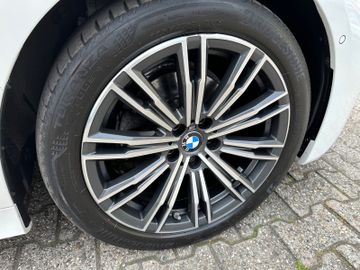 Fahrzeugabbildung BMW 320 Baureihe 3 Lim. 320 d M SPORT LED NAVI G20