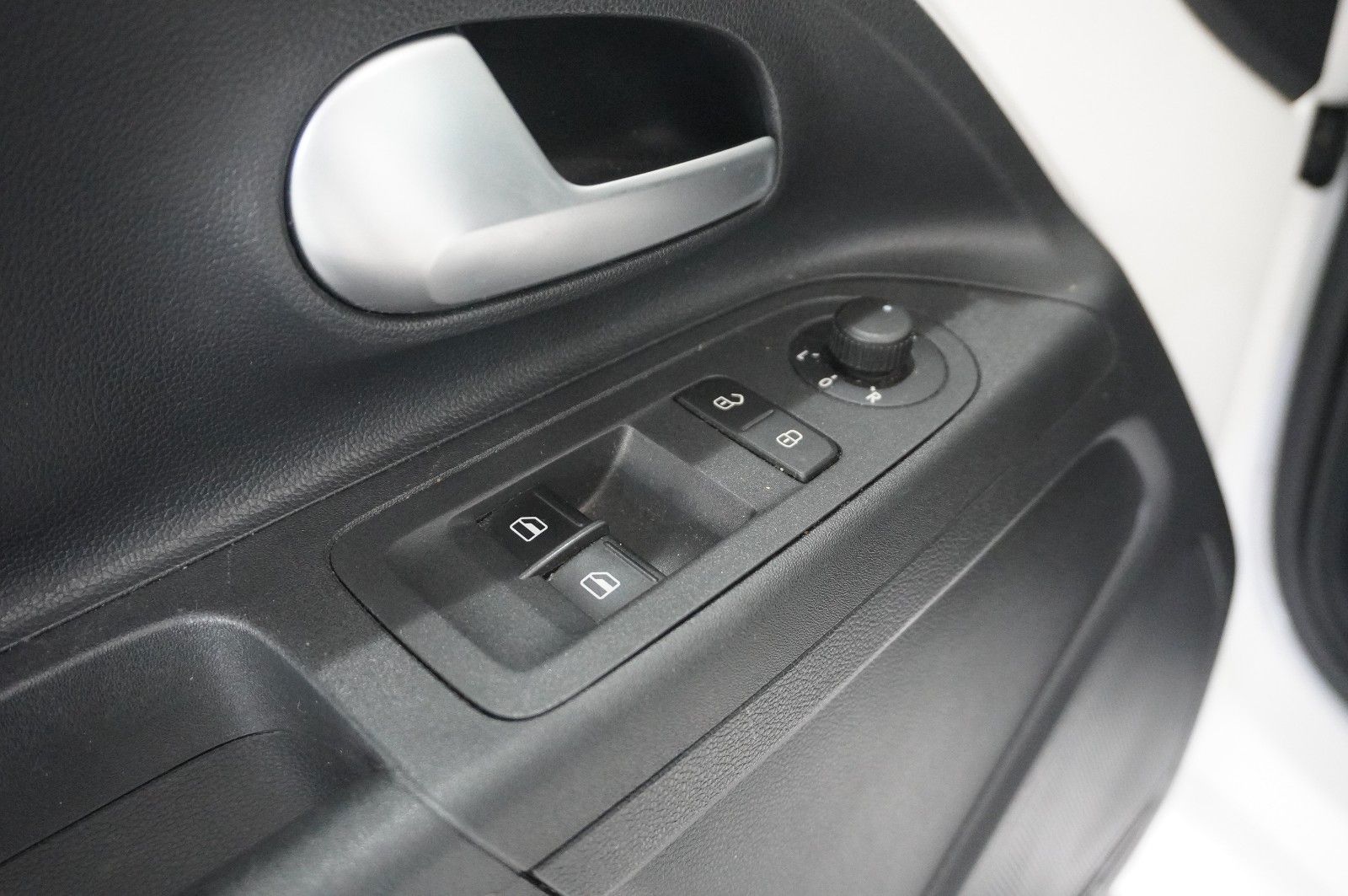 Fahrzeugabbildung SEAT Mii 1.0 MPI CHIC 3-TÜR KLIMA/PDC/USB/TEMP./AUX