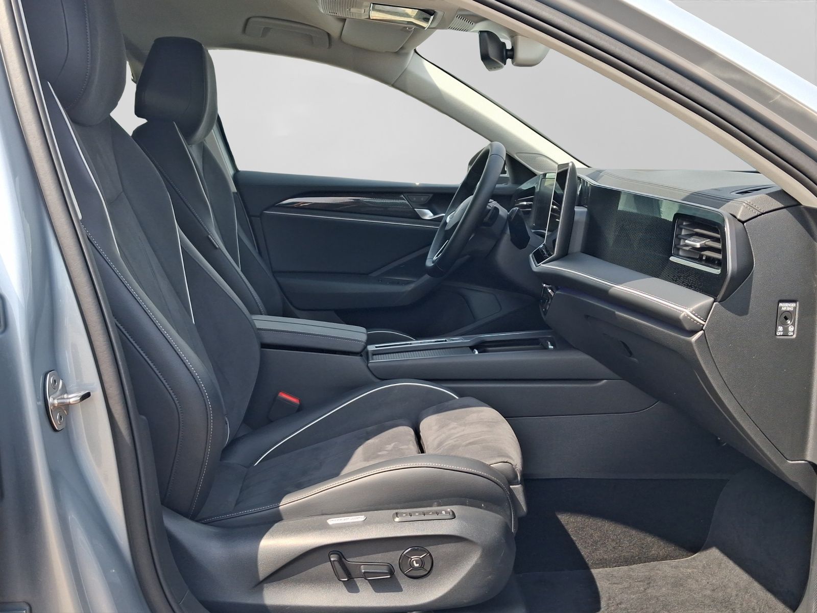Volkswagen Passat Variant 1.5 eTSI DSG BUSINESS LED NAVI AH foto 4