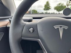 Fahrzeugabbildung Tesla Model Y Long Range Dual AWD