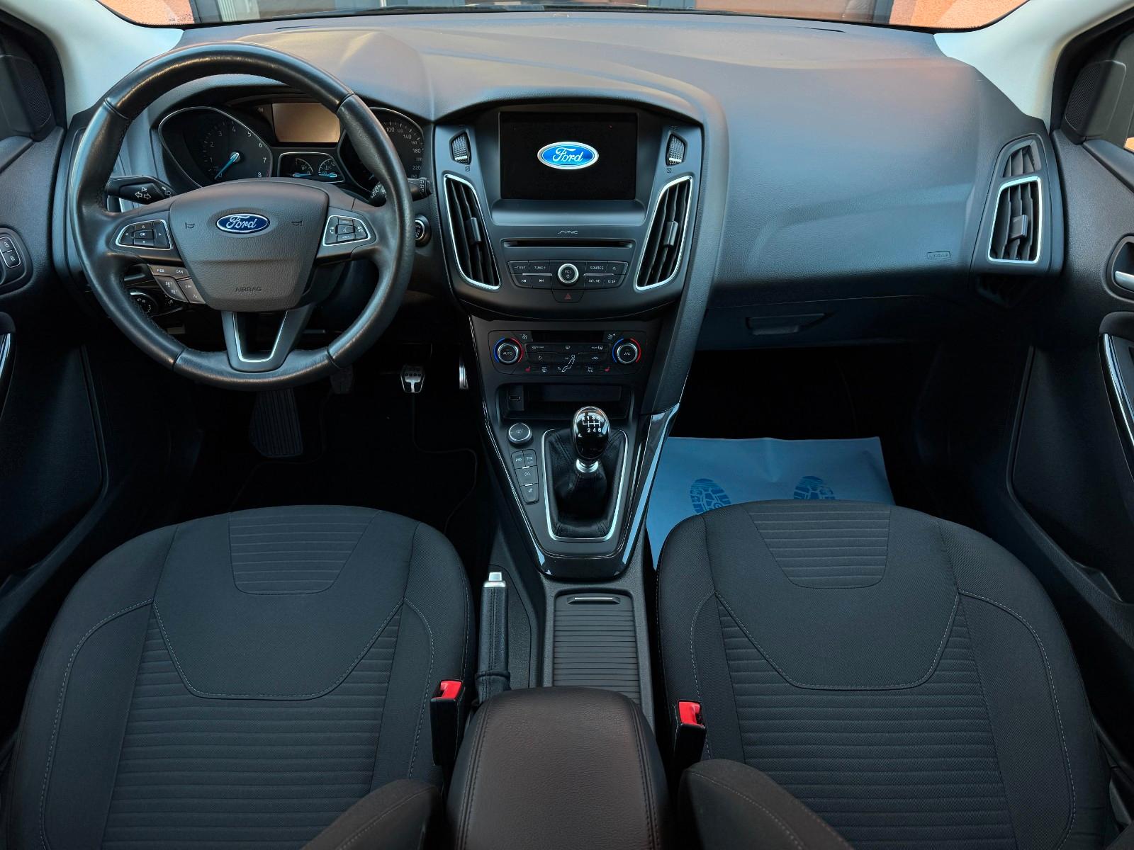 Ford Focus Turnier Titanium - Inkl. Doppel Garantie