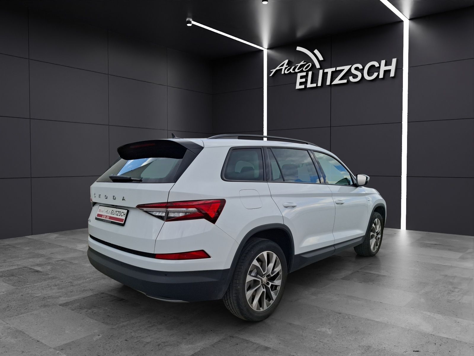 Fahrzeugabbildung SKODA Kodiaq TSI Clever Matrix AHK Navi ACC RFK SH 19"