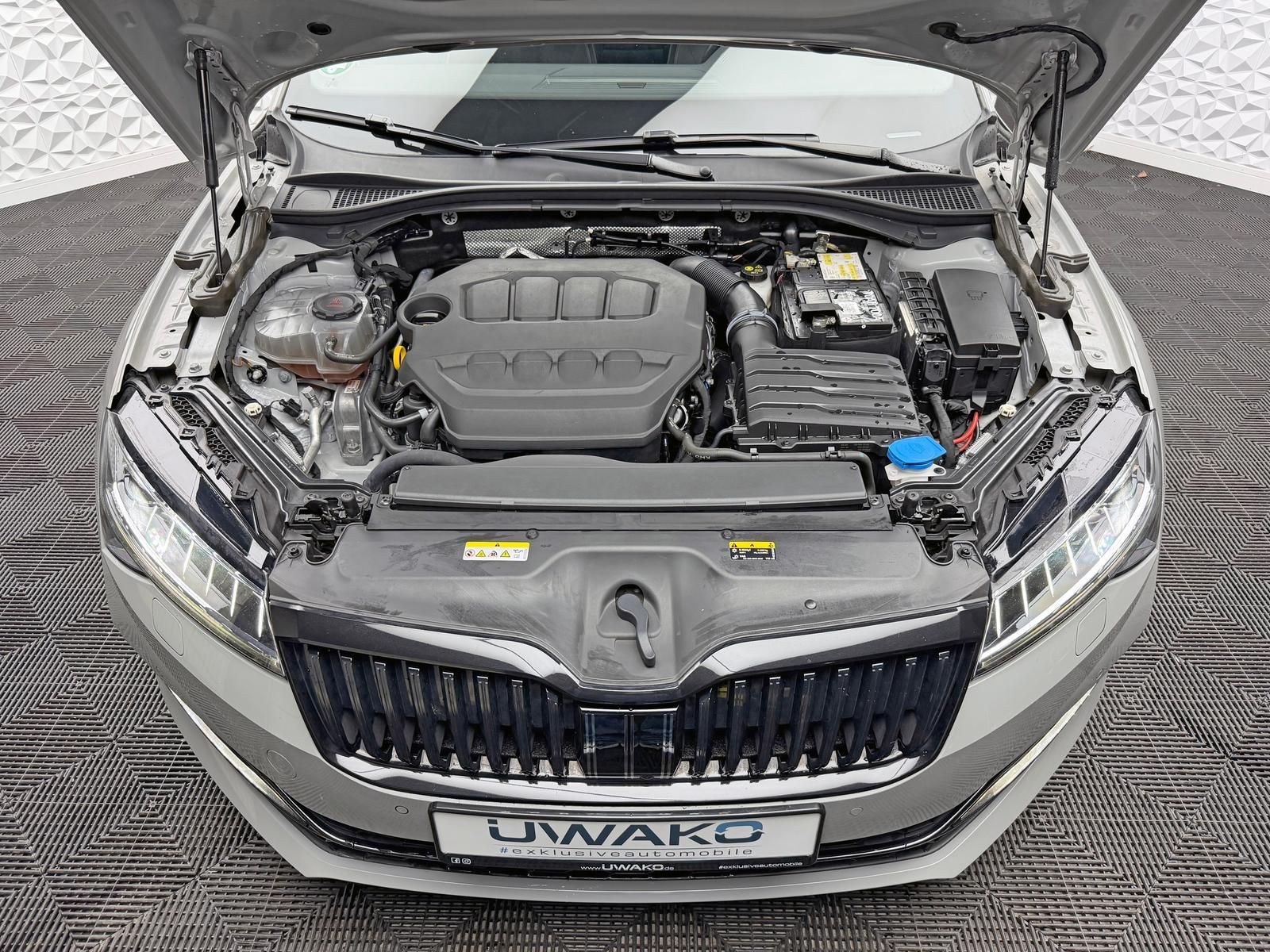 Fahrzeugabbildung SKODA SPORTLINE 2.0 TSI/BLACK/PANO/DCC/CANTON/360°/DAB